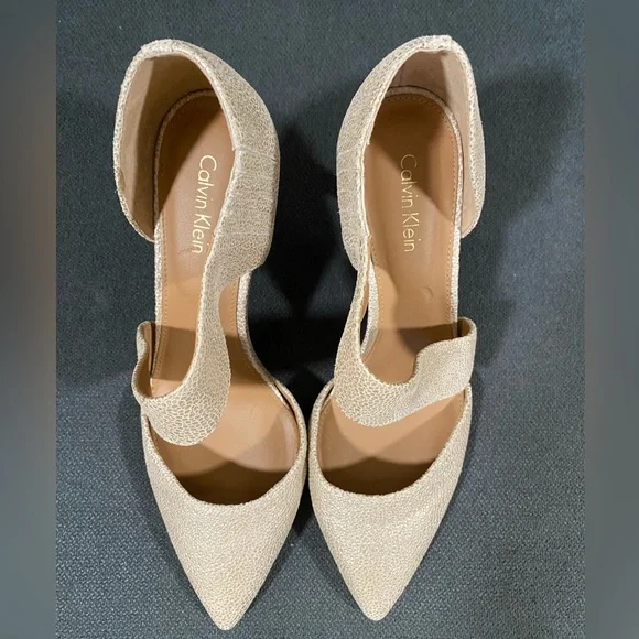 Calvin Klein Gella Pump - Picture 9 of 16